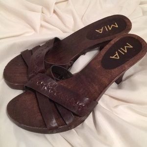 Wood and Leather slip on women’s MIA sandals Sz 9